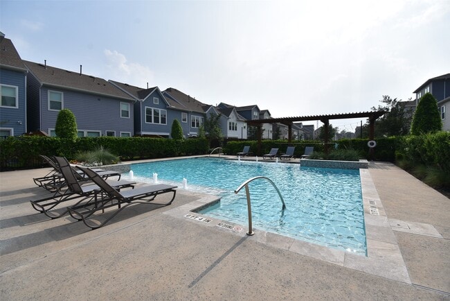 Building Photo - 10914 Brambling Wood Dr