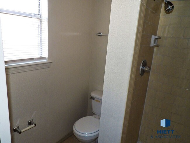 Building Photo - Great move in ready home close to Ft. Bliss