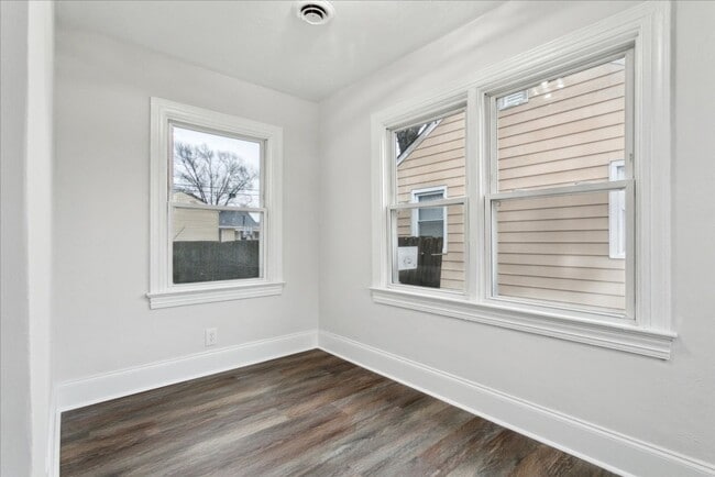 Building Photo - Renovated home in Heart of Hampton Roads