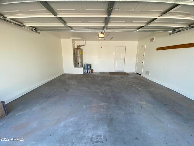 Building Photo - 46065 W Starlight Dr