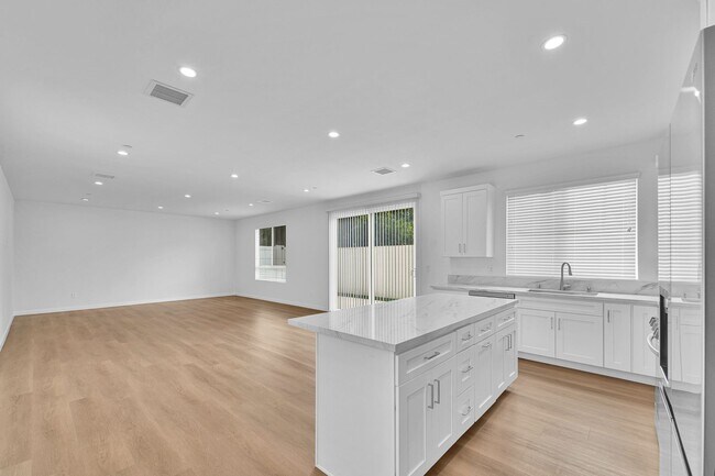 Building Photo - Modern Brand new 5-Bedroom Home for Lease ...