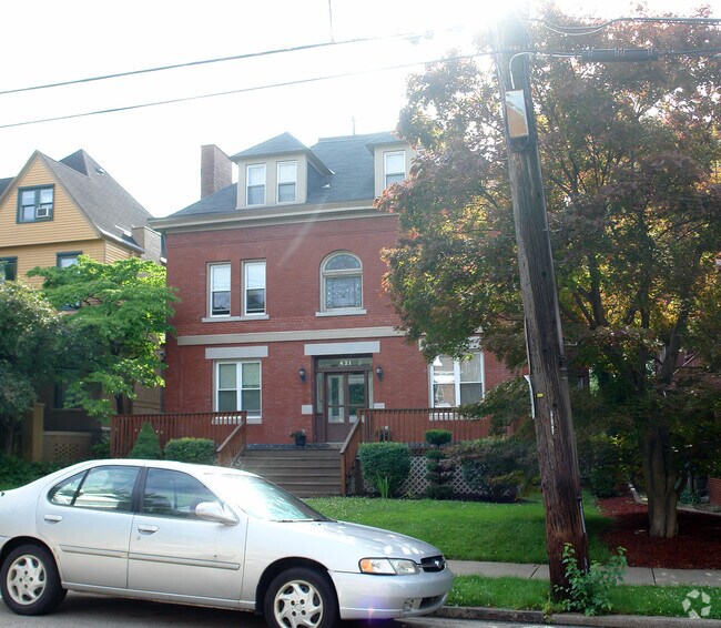 Building Photo - 421 S Pacific Ave