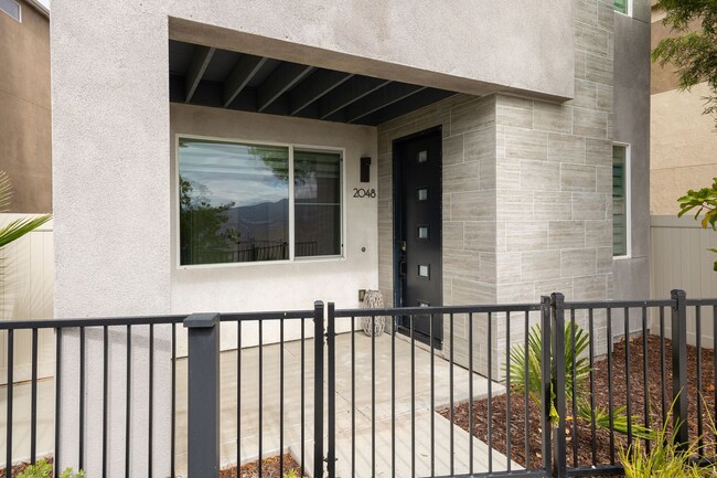 Building Photo - Beautifully Updated 3-Bedroom Detached hom...