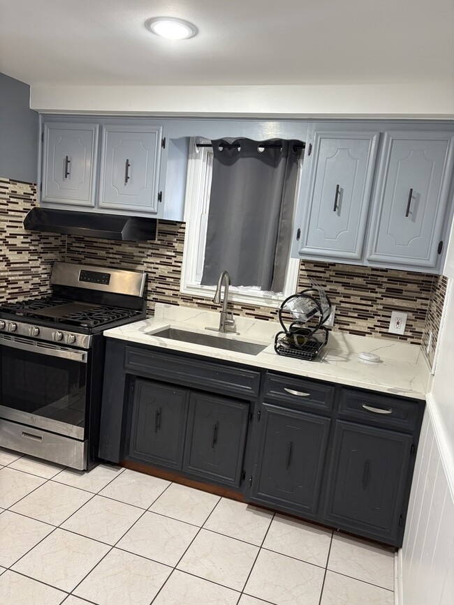 Building Photo - 9607 Merrimac Ave