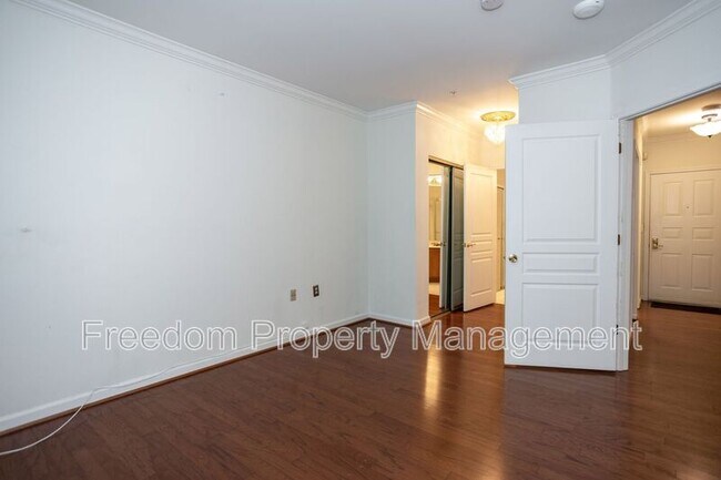 Building Photo - 2204 Westcourt Ln