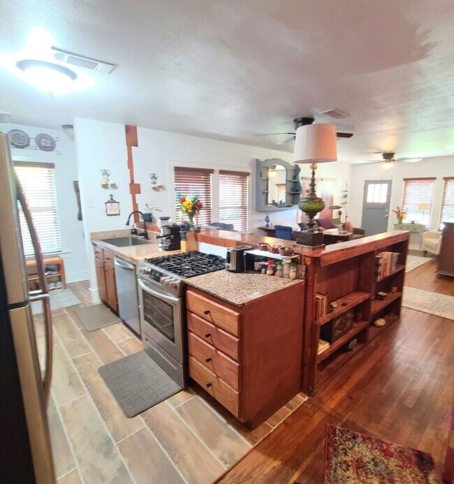 Building Photo - 1425 Munger St