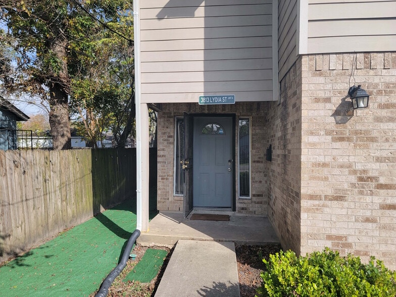 Building Photo - 3813 Lydia St