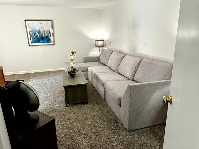 Building Photo - 1354 N Main St