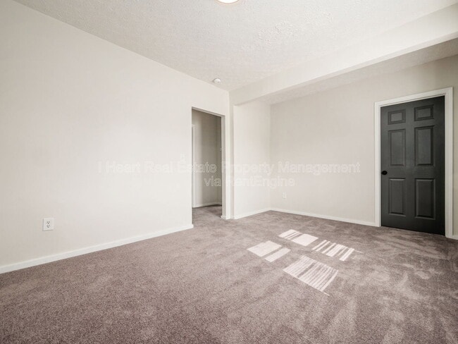 Building Photo - 878 1/2 Sullivant Avenue