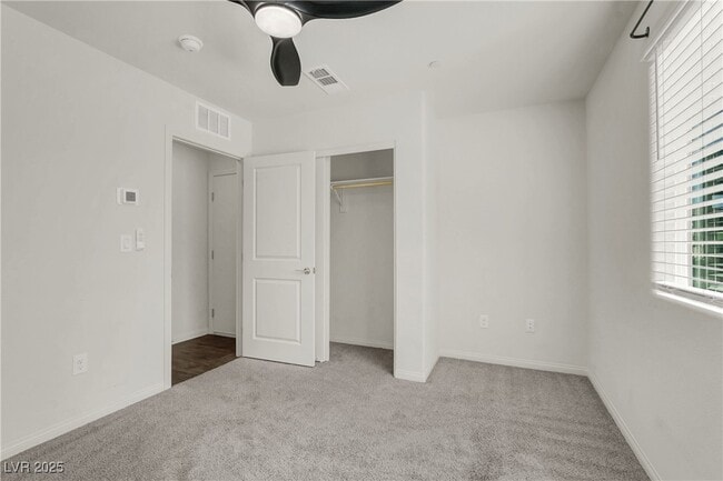 Building Photo - 2662 Champagne Gold Ave