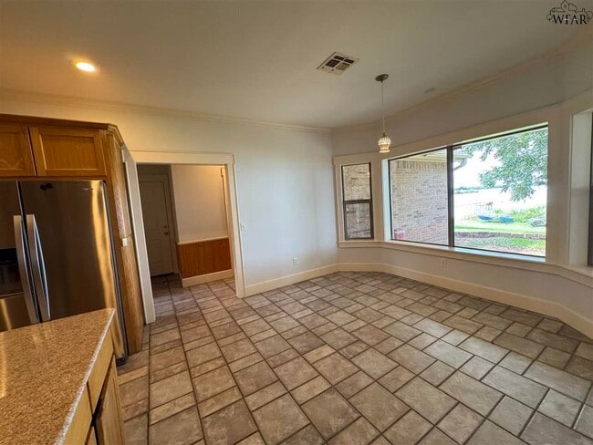 Building Photo - 609 Shoreline Dr