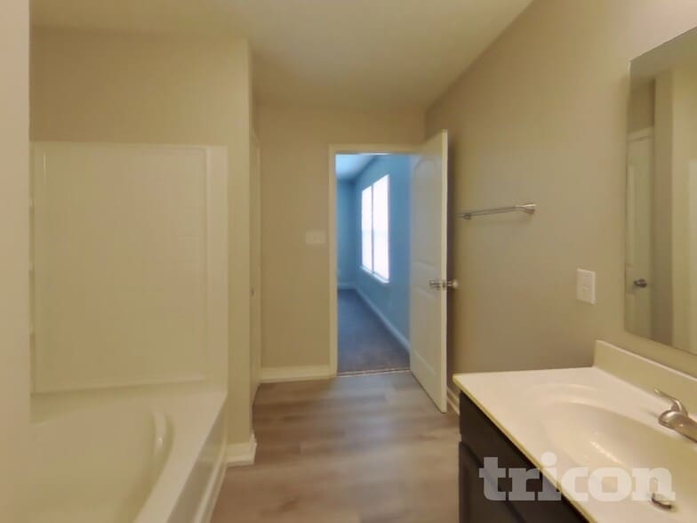 Building Photo - 818 Westpointe Dr