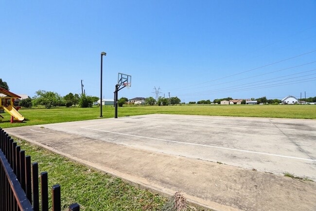 Building Photo - 234 Bayne Rd