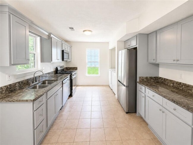 Building Photo - 2095 Glynmoore Dr