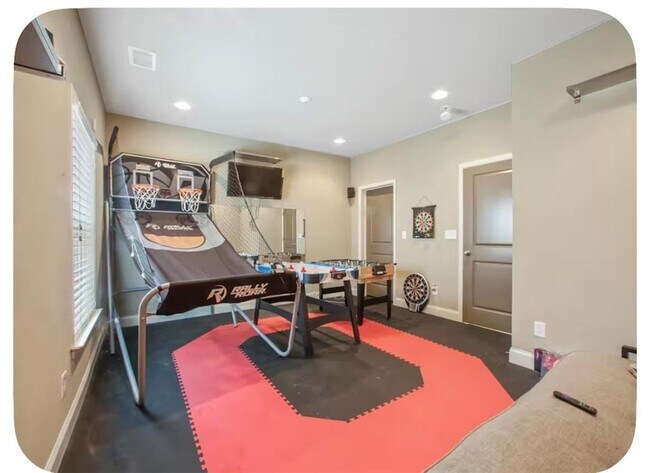 Building Photo - 1030 Whitfield Ct