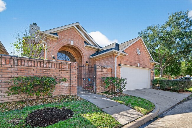 Building Photo - 8023 Oakwood Hollow St