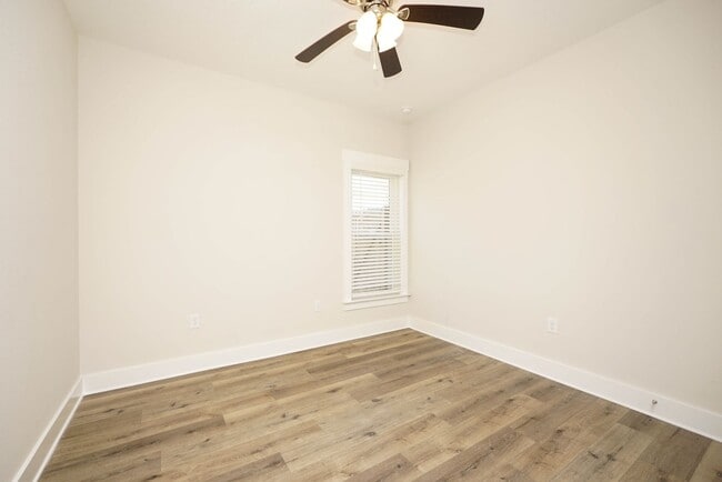Building Photo - Four Bedroom Home