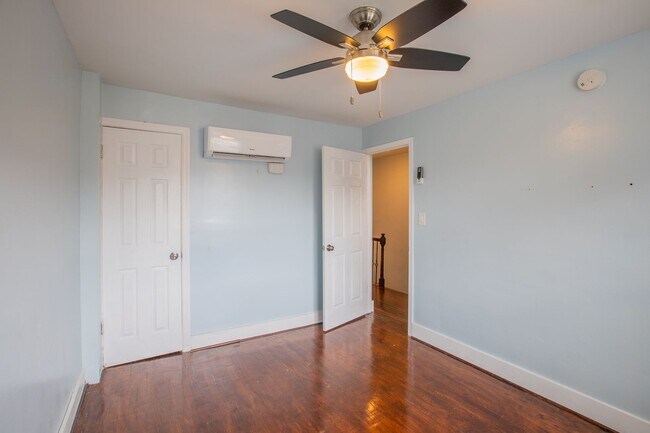 Building Photo - Relaxing 1 BR & 1 Den/1 BA Apartment in Pl...