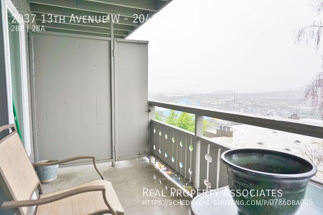 Building Photo - 2037 13th Ave W