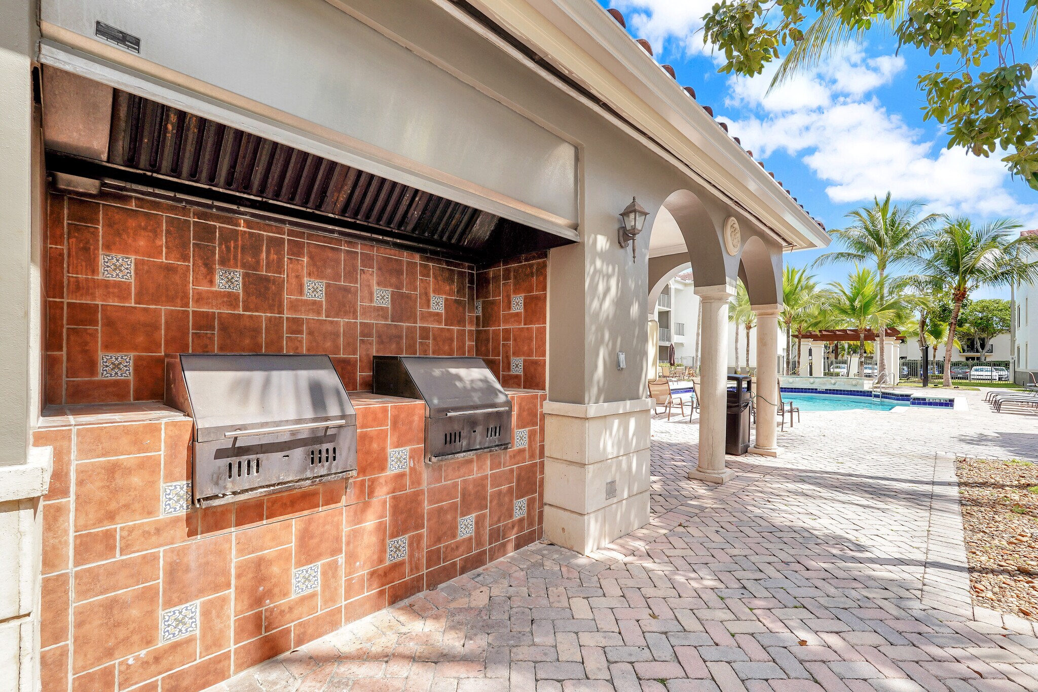 Pool BBQ - 6801 SW 44th St