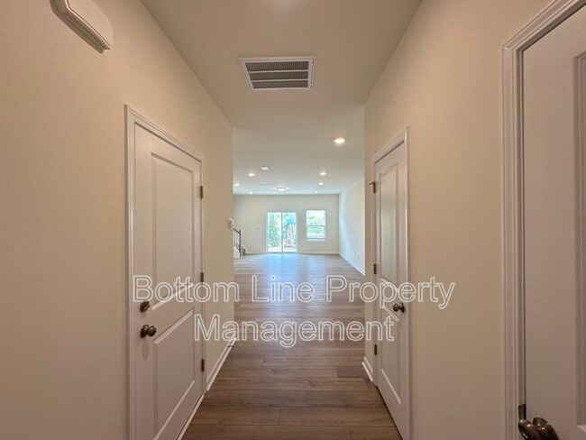 Building Photo - 5278 Maynard Hl Dr