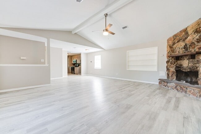 Building Photo - 15902 Timber Valley Dr