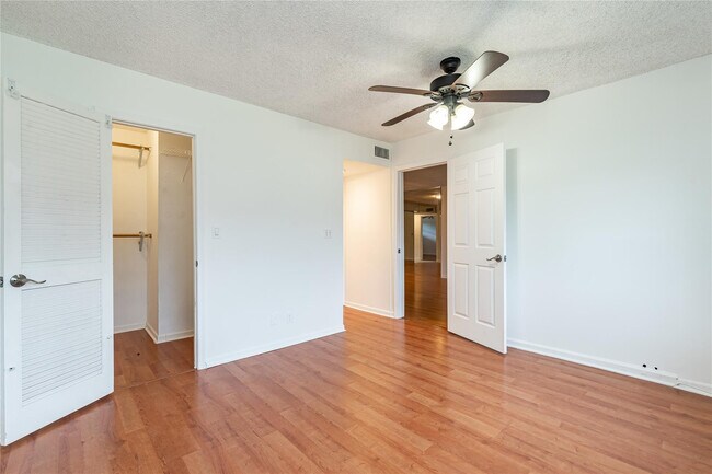 Building Photo - 8940 S Hollybrook Blvd