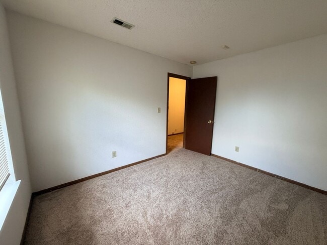 Building Photo - 4020 Crabtree Ct