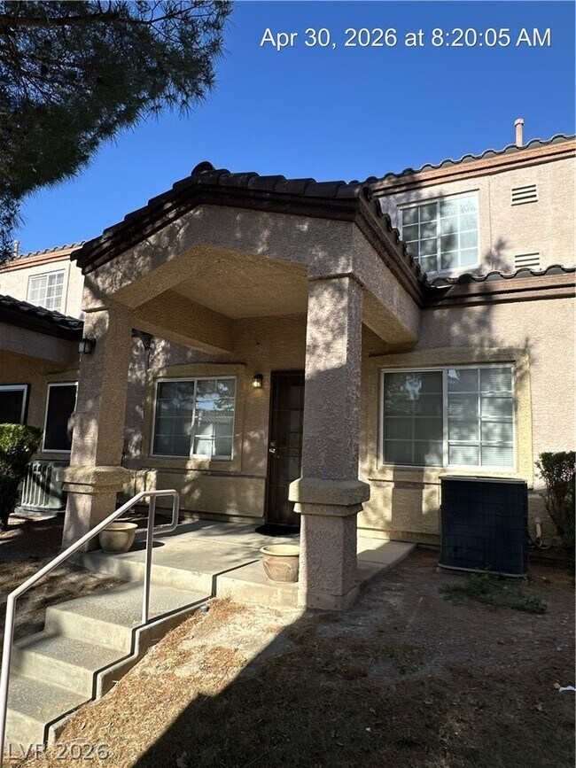 Building Photo - 1956 Vista Malaga St