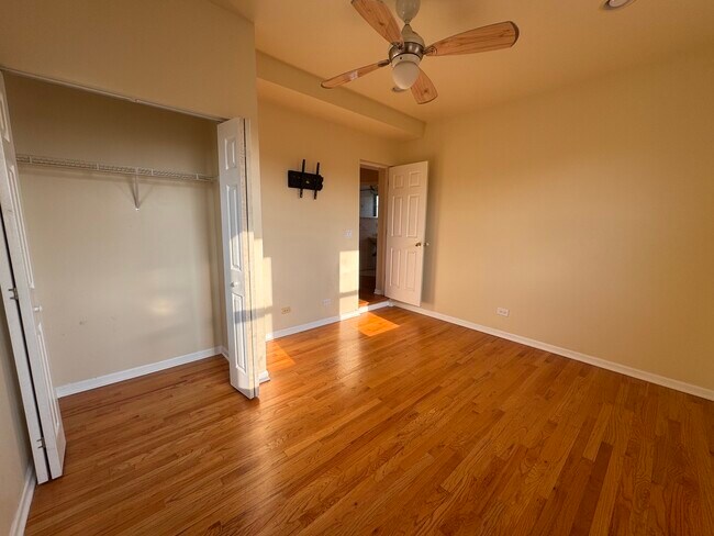 Building Photo - 6204 S Claremont Ave