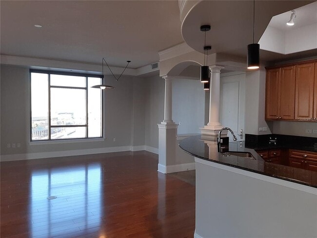 Building Photo - 275 Bayshore Blvd