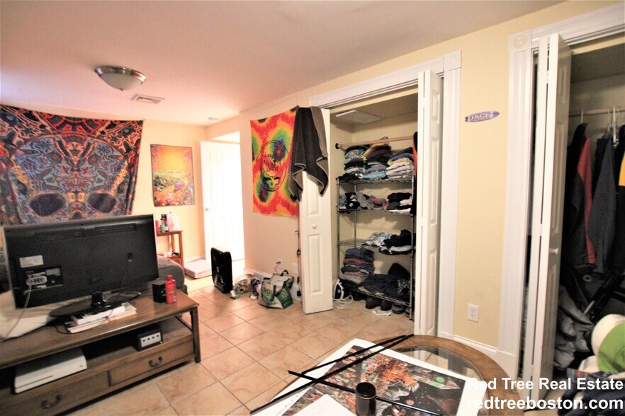 Building Photo - 17 Parker Hill Ave