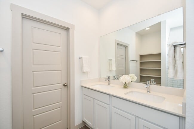 Building Photo - 8034 House bank Ln