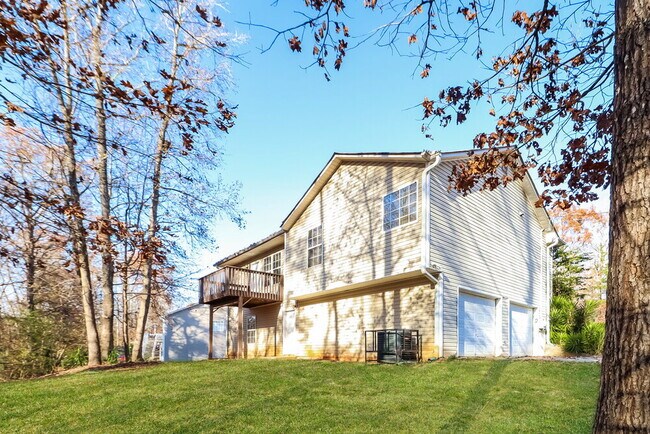 Building Photo - 40 Hunters Ridge Ct