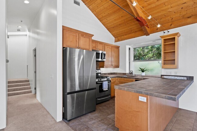 Building Photo - 631 3rd St