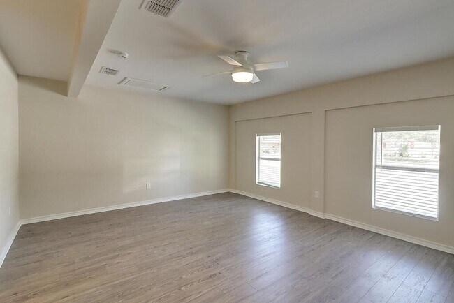 Building Photo - 1106 Bradshaw Dr