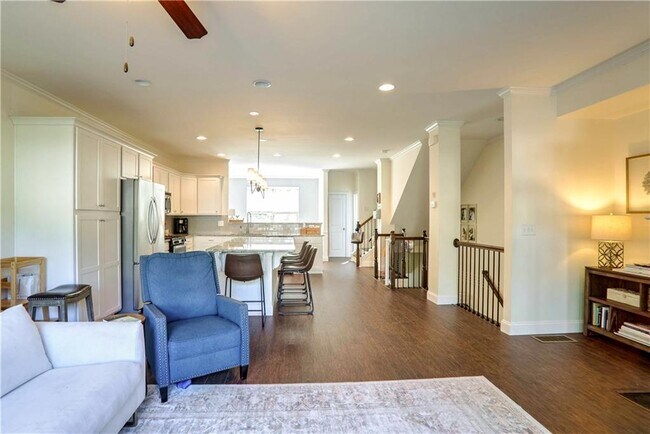 Building Photo - 3216 Creole Ln
