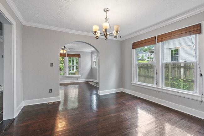 Building Photo - 1012 Cahal Ave