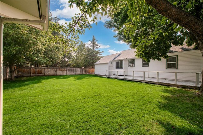 Building Photo - Bungalow Style Home in SE Boise