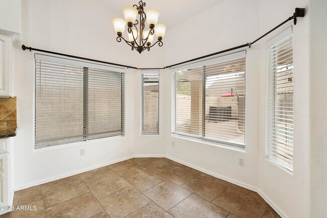 Building Photo - 4611 E Fernwood Ct