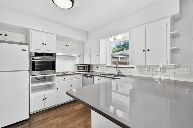 Building Photo - 11143 Joymeadow Dr