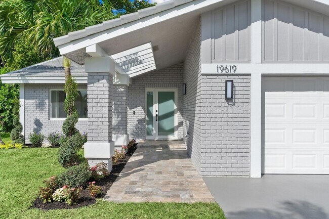 Building Photo - 19619 Back 9 Dr
