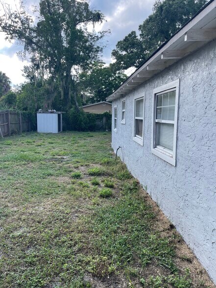 Building Photo - 8722 N Brooks St