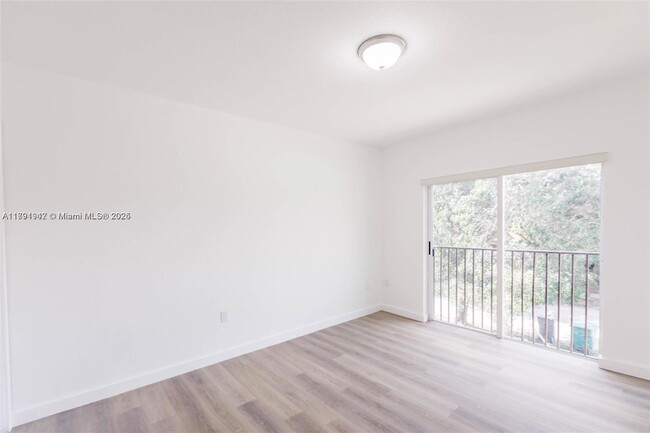 Building Photo - 765 SW 6th Ct