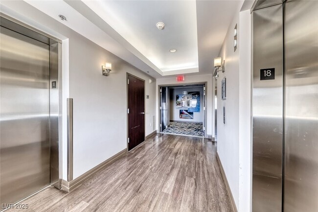 Building Photo - 150 S Las Vegas Blvd