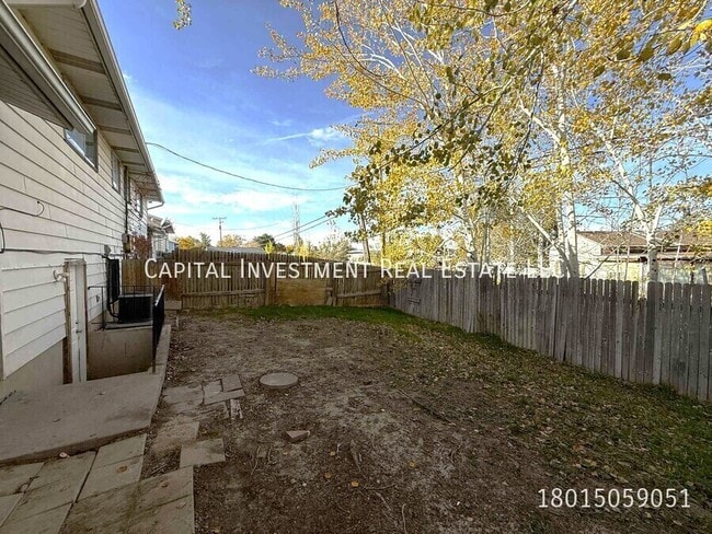 Building Photo - 3842 Dean Dr