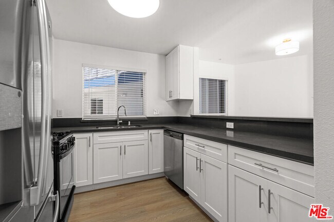Building Photo - 16100 Sunset Blvd