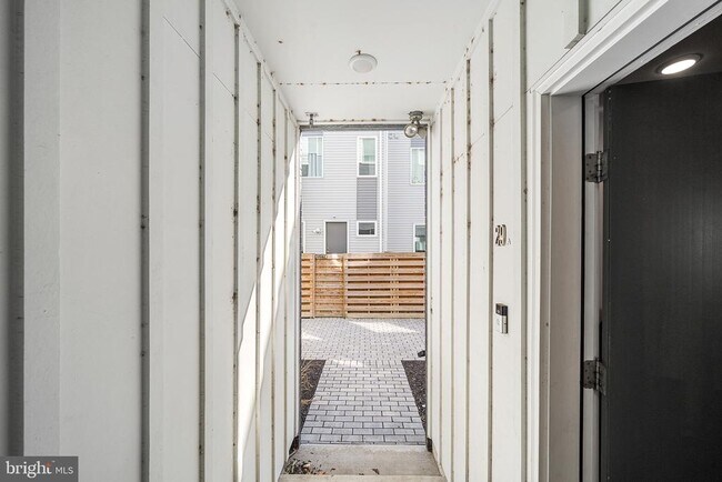 Building Photo - 1640 N 5th Ct