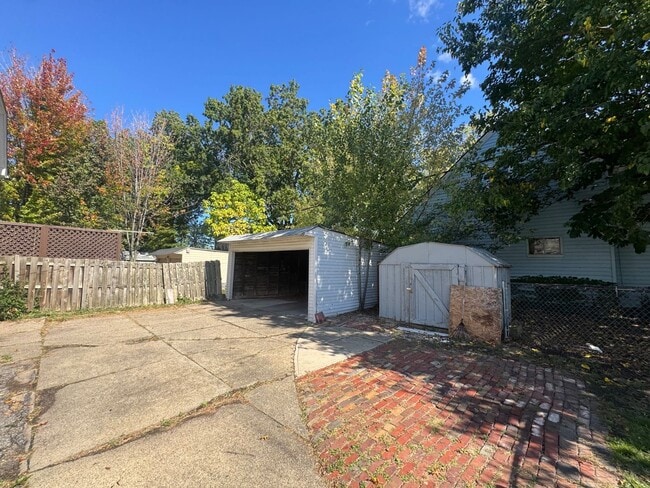 Building Photo - 1541 Hopkins Ave