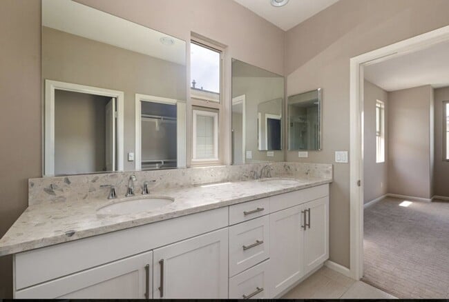 Building Photo - Modern Home in the Heart of Costa Mesa, 2 Bedroom, 2 Bath with all appliances and Garage